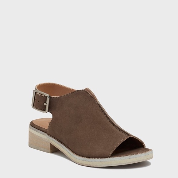 The Lake House Versatile Leather Slingback - Picture 3 of 4